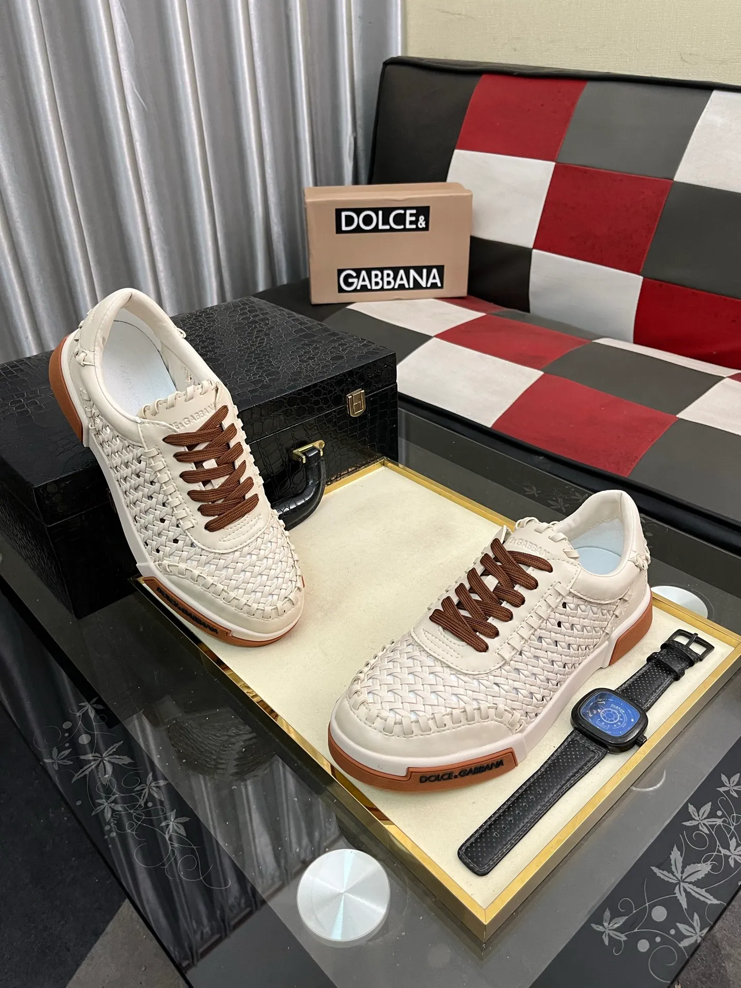 Men's shoes 💰458⌚️⌚️DG's latest popular casual shoes 🔥🔥, the tongue has the brand's iconic details, and the combination of silk cowhide and cow suede enhances the style. Fashionable and versatile, it can complement any look. Create an exquisite design with unique dynamic vitality and modern atmosphere, showing modern elegance. Size: 38-463️⃣Colors available
